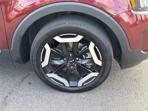 Used 2023 Kia Telluride EX w/ EX Captain's Chair Package image 7