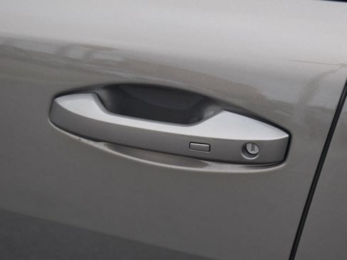 Used 2026 Nissan Sentra SV w/ SV Convenience Package FWD image 4
