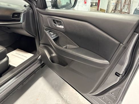 Used 2024 Nissan Rogue SV AWD/4WD image 32