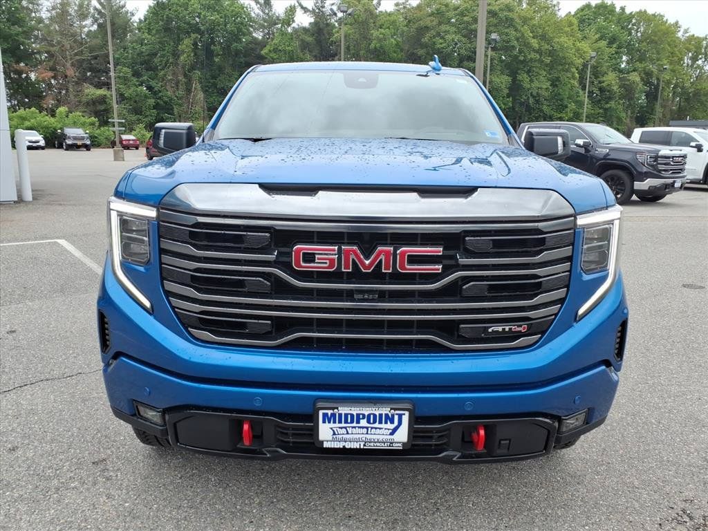 Used 2024 GMC Sierra 1500 AT4 w/ Technology Package AWD/4WD image 9