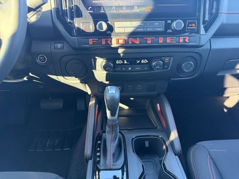 Used 2025 Nissan Frontier Pro-X image 21