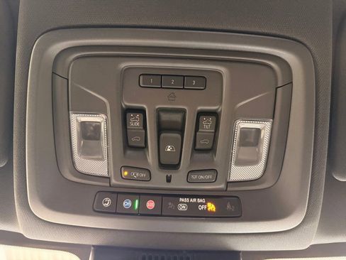 Used 2025 GMC Sierra 1500 AT4 w/ Technology Package AWD/4WD image 55