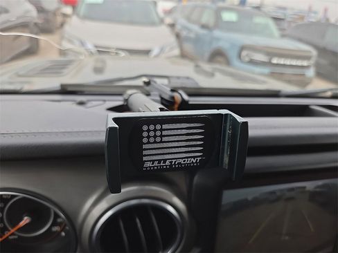 Used 2019 Jeep Wrangler Unlimited Sahara image 17