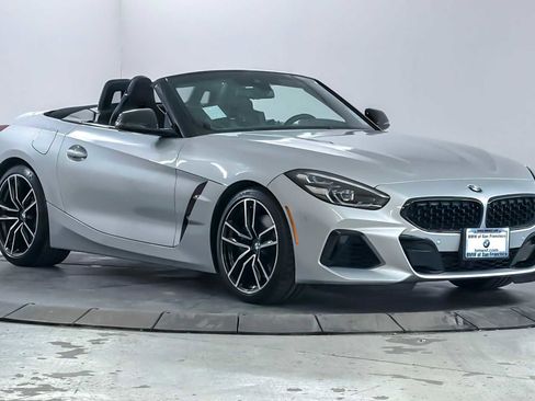 Used 2022 BMW Z4 M40i w/ Premium Package image 8