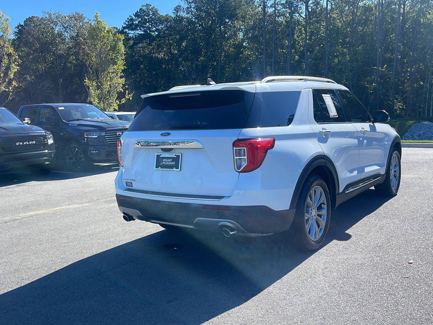 Used 2023 Ford Explorer Limited w/ Equipment Group 301A RWD image 7