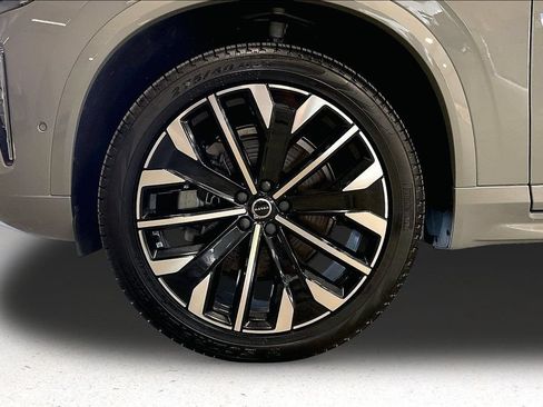 Used 2026 Volvo XC90 B6 Plus w/ Protection Package AWD/4WD image 36