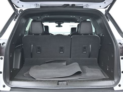 Used 2023 Chevrolet Traverse LT image 15