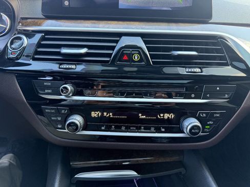 Used 2018 BMW 530i xDrive image 37