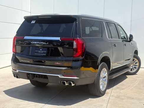 Used 2025 GMC Yukon XL Denali AWD/4WD image 7