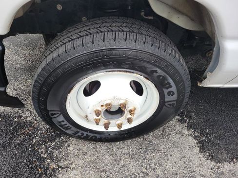 Used 2022 Ford E-350 and Econoline 350 Super Duty image 4