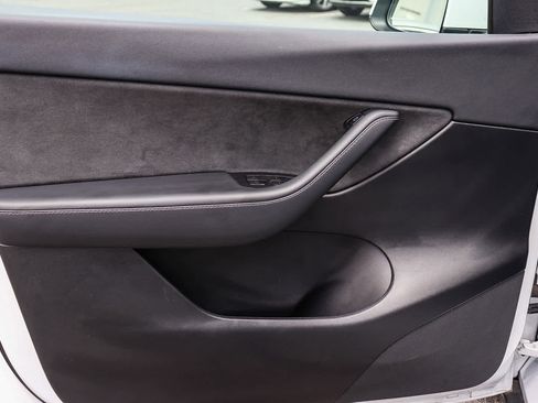 Used 2022 Tesla Model Y Long Range AWD/4WD image 22