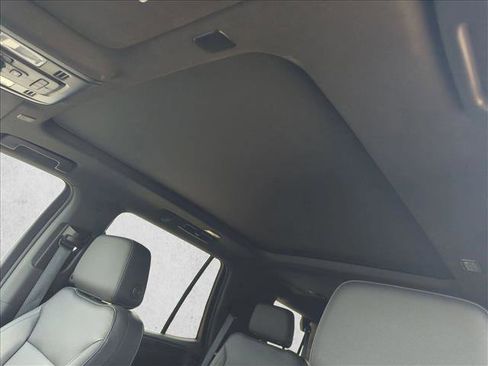 Used 2022 Chevrolet Tahoe Z71 w/ Luxury Package image 15