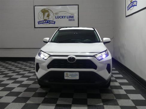 Used 2022 Toyota RAV4 XLE AWD/4WD image 2