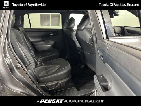 Used 2021 Toyota Highlander XSE FWD image 15