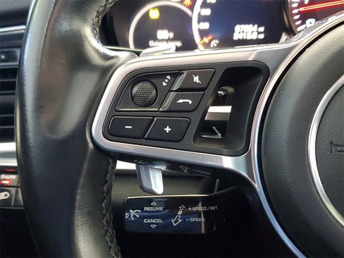 Used 2018 Porsche Panamera 4 image 23