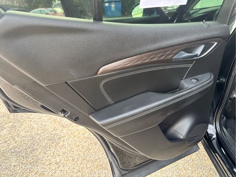 Used 2023 Buick Envision Avenir image 33