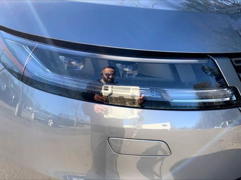 Used 2023 Land Rover Range Rover Sport SE image 25