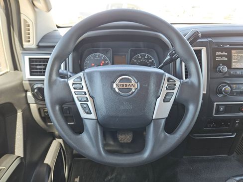 Used 2017 Nissan Titan S image 19
