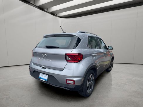 Used 2025 Hyundai Venue SEL image 6
