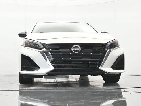 Certified 2025 Nissan Altima 2.5 SV FWD image 36