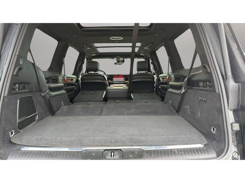 Used 2022 Jeep Grand Wagoneer Series III AWD/4WD image 18