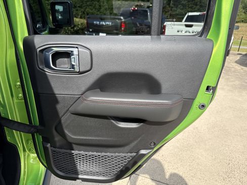 New 2025 Jeep Gladiator Rubicon image 18