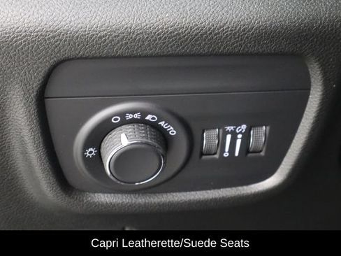 Used 2025 Jeep Grand Cherokee Altitude AWD/4WD image 22