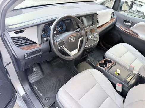 Used 2017 Toyota Sienna Limited Premium AWD/4WD image 11