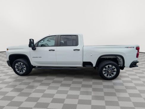 Used 2022 Chevrolet Silverado 2500 Custom w/ Custom Value Package AWD/4WD image 2