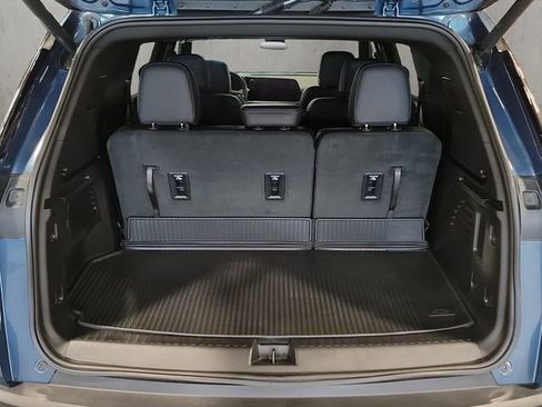 Used 2025 Chevrolet Traverse LT w/ Sun and Wheel Package AWD/4WD image 7