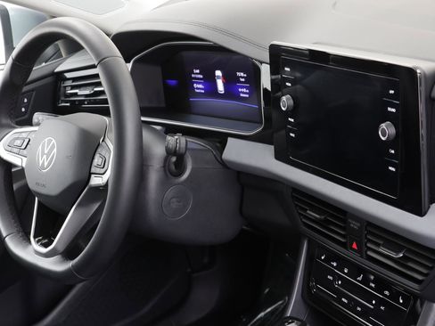 Used 2025 Volkswagen Jetta SE image 21