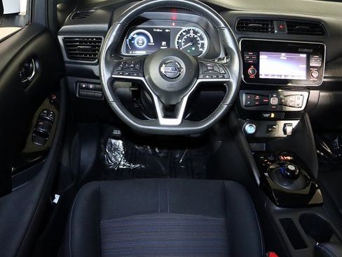 Used 2019 Nissan Leaf SV image 3