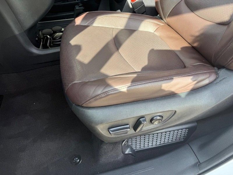 Used 2023 Toyota Sienna Platinum AWD/4WD image 29