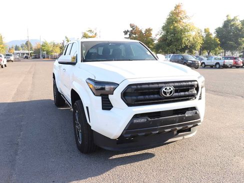 Certified 2025 Toyota Tacoma SR5 AWD/4WD image 3