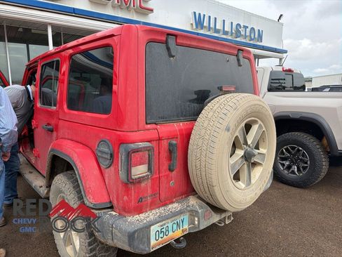 Used 2018 Jeep Wrangler Unlimited Sahara AWD/4WD image 2