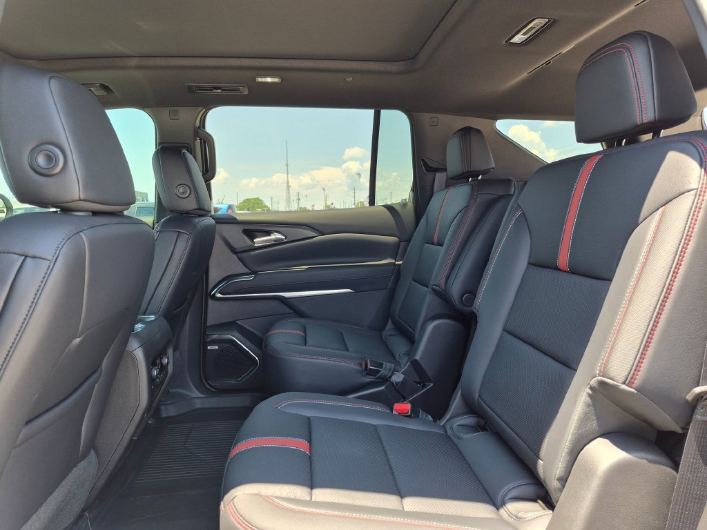 New 2026 Chevrolet Traverse RS w/ LPO, Floor Liner Package FWD image 35