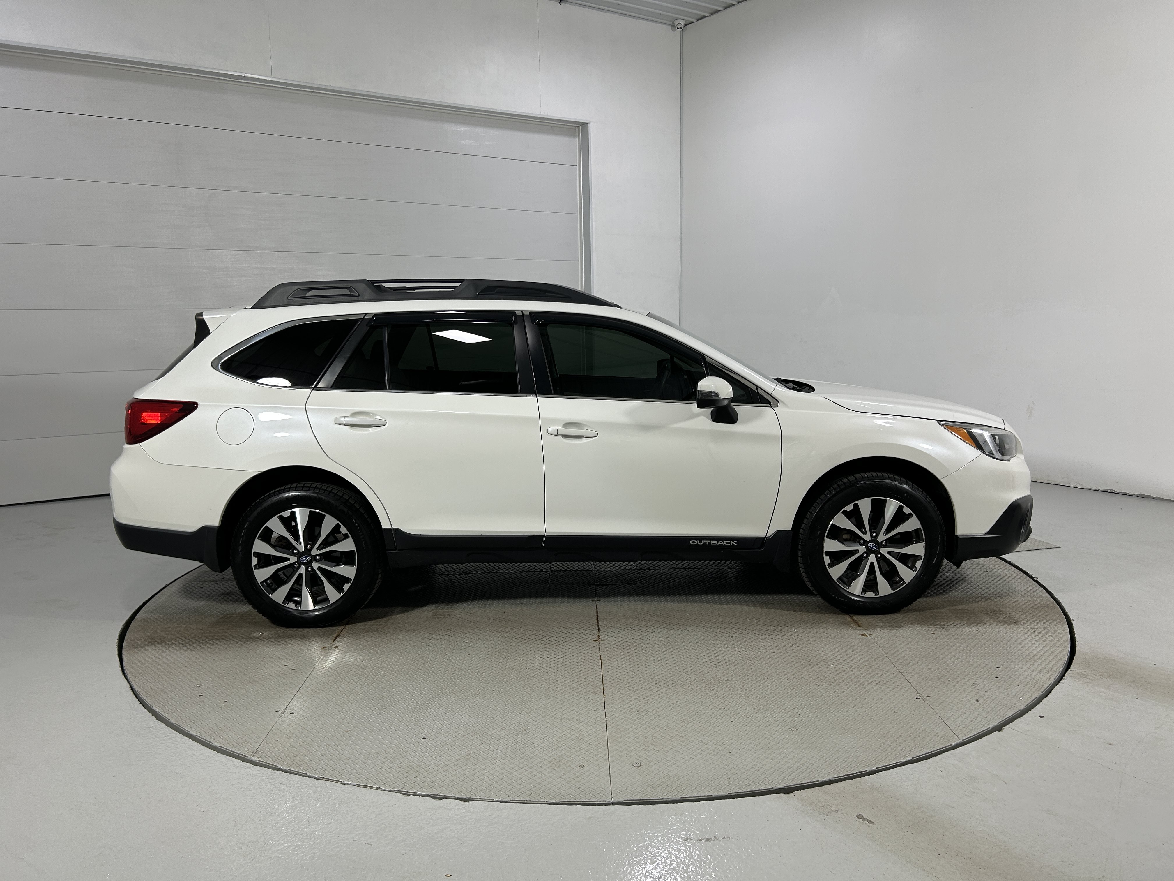 Used 2017 Subaru Outback 2.5i Limited AWD/4WD image 38