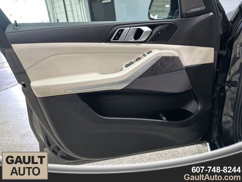 Used 2021 BMW X5 xDrive40i w/ Premium Package image 12