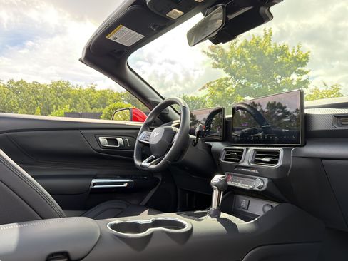 Used 2025 Ford Mustang Convertible RWD image 62