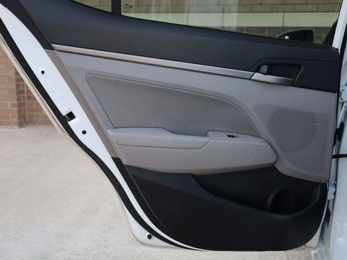 Used 2017 Hyundai Elantra SE FWD image 18