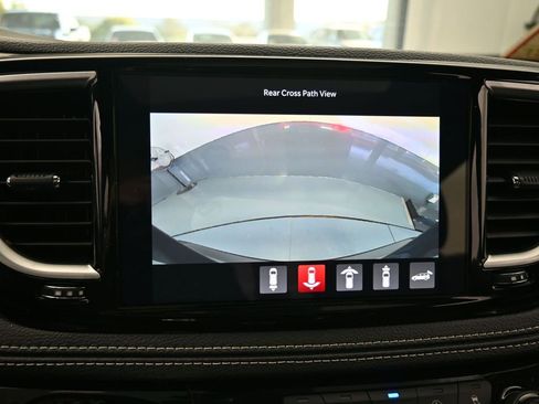 Used 2024 Chrysler Pacifica Limited w/ S Appearance Package image 22