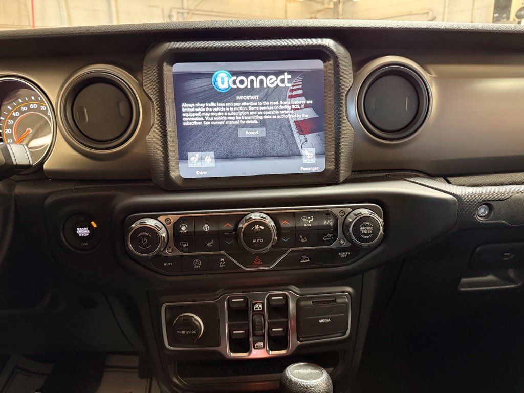 Used 2021 Jeep Gladiator Sport AWD/4WD image 10