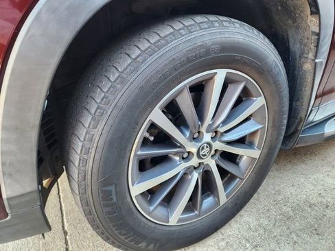 Used 2019 Toyota Highlander XLE image 7