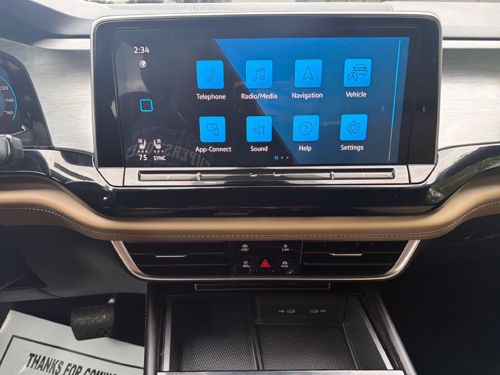 Used 2024 Volkswagen Atlas Cross Sport SE AWD/4WD image 19