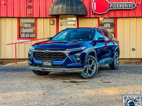 Used 2024 Chevrolet Trax LT w/ Driver Confidence Package image 2