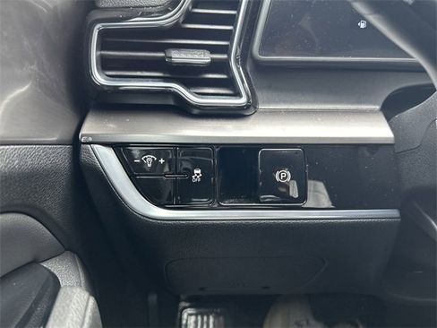 Certified 2023 Kia Sportage EX image 31