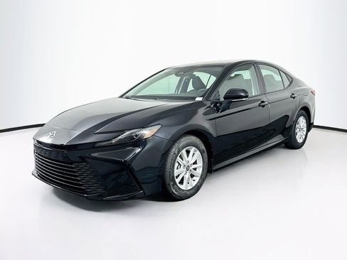 Used 2025 Toyota Camry LE FWD image 3