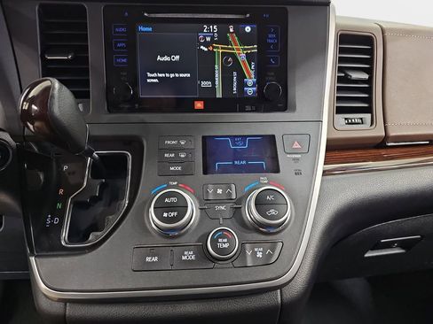 Used 2015 Toyota Sienna Limited Premium FWD image 23