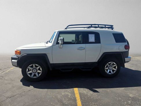 Used 2014 Toyota FJ Cruiser 4WD w/ Convenience Package image 6