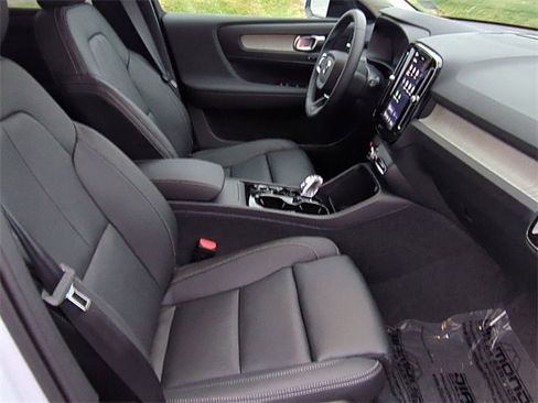 New 2026 Volvo XC40 B5 Plus w/ Protection Package Premier image 20